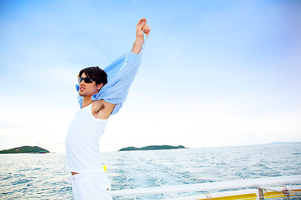 포토 JPG 주간 서양인 구름 모델 해외기획촬영 남자 여유 바다 해외여행 여행 포즈 기획촬영 2009년태국 셔츠 요트 파타야 태국 하늘 휴가 휴식 한명 서기 사람 손짓 상반신 20대 성인 야외 여름 여름휴가 바캉스 선글라스 흰바지 남자만 남자한명만 성인남자만 청년만 청년남자만 청년남자한명만 성인한명만 성인남자한명만 성인만 국내포토 자연요소 외국인 1 해외 계절 감정 아시아 안경 컨셉 상의 배_교통 바지 모션 청년 파일형식 여름_계절