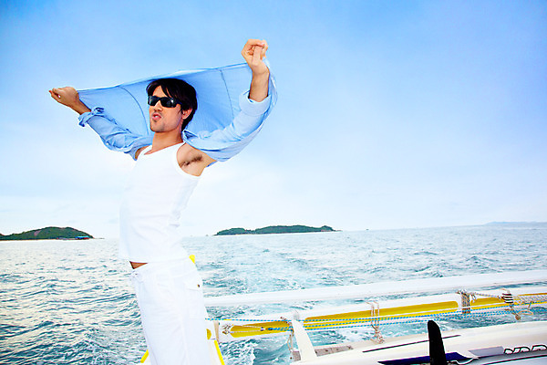 포토 JPG 주간 서양인 구름 모델 해외기획촬영 남자 여유 바다 해외여행 여행 포즈 기획촬영 2009년태국 셔츠 요트 파타야 태국 하늘 휴가 휴식 한명 서기 사람 손짓 상반신 20대 성인 야외 여름 여름휴가 바캉스 선글라스 흰바지 남자만 남자한명만 성인남자만 청년만 청년남자만 청년남자한명만 성인한명만 성인남자한명만 성인만 국내포토 자연요소 외국인 1 해외 계절 감정 아시아 안경 컨셉 상의 배_교통 바지 모션 청년 파일형식 여름_계절