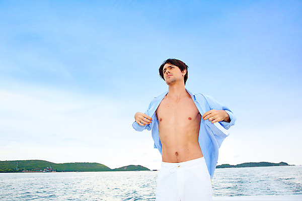 포토 JPG 주간 서양인 구름 모델 해외기획촬영 남자 여유 바다 섬 해외여행 여행 포즈 기획촬영 2009년태국 셔츠 요트 파타야 태국 하늘 휴가 휴식 한명 서기 사람 손짓 상반신 20대 성인 야외 여름 여름휴가 바캉스 흰바지 남자만 남자한명만 성인남자만 청년만 청년남자만 청년남자한명만 성인한명만 성인남자한명만 성인만 국내포토 자연요소 외국인 1 해외 계절 감정 아시아 컨셉 상의 배_교통 바지 모션 청년 파일형식 여름_계절