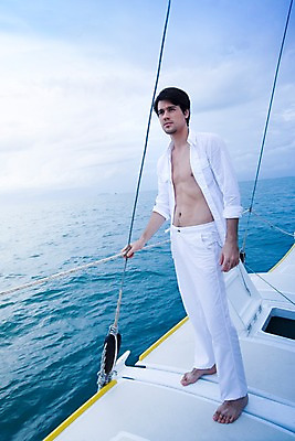 포토 JPG 주간 전신 서양인 구름 모델 해외기획촬영 남자 여유 바다 해외여행 여행 포즈 기획촬영 2009년태국 셔츠 요트 파타야 태국 하늘 휴가 휴식 한명 사람 20대 성인 야외 여름 여름휴가 바캉스 흰바지 남자만 남자한명만 성인남자만 청년만 청년남자만 청년남자한명만 성인한명만 성인남자한명만 성인만 국내포토 자연요소 외국인 1 해외 계절 감정 아시아 컨셉 상의 배_교통 바지 청년 파일형식 여름_계절