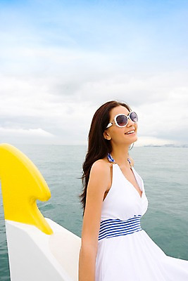 포토 JPG 주간 서양인 구름 모델 해외기획촬영 원피스 여자 여유 바다 해외여행 여행 포즈 기획촬영 2009년태국 요트 파타야 태국 하늘 휴가 휴식 한명 사람 앉기 상반신 20대 성인 야외 여름 여름휴가 바캉스 선글라스 여자만 여자한명만 성인여자만 청년만 청년여자만 성인한명만 청년여자한명만 성인여자한명만 성인만 국내포토 자연요소 외국인 1 해외 옷 계절 감정 아시아 안경 컨셉 배_교통 모션 청년 파일형식 여름_계절