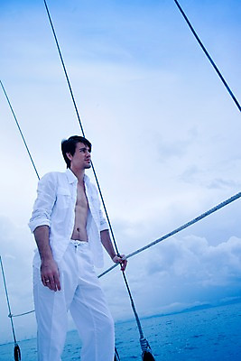 포토 JPG 주간 전신 서양인 구름 모델 해외기획촬영 남자 여유 바다 해외여행 여행 포즈 기획촬영 2009년태국 요트 파타야 태국 하늘 휴가 휴식 한명 서기 사람 상반신 20대 성인 야외 여름 여름휴가 바캉스 남자만 남자한명만 성인남자만 청년만 청년남자만 청년남자한명만 성인한명만 성인남자한명만 성인만 국내포토 자연요소 외국인 1 해외 계절 감정 아시아 컨셉 배_교통 모션 청년 파일형식 여름_계절