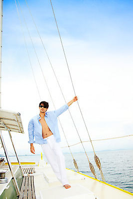 포토 JPG 주간 전신 서양인 구름 모델 해외기획촬영 남자 여유 바다 해외여행 여행 포즈 기획촬영 2009년태국 셔츠 요트 파타야 태국 하늘 휴가 휴식 한명 서기 사람 손짓 20대 성인 야외 여름 여름휴가 바캉스 선글라스 흰바지 남자만 남자한명만 성인남자만 청년만 청년남자만 청년남자한명만 성인한명만 성인남자한명만 성인만 국내포토 자연요소 외국인 1 해외 계절 감정 아시아 안경 컨셉 상의 배_교통 바지 모션 청년 파일형식 여름_계절