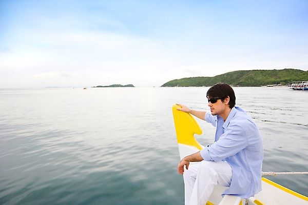 포토 JPG 주간 서양인 구름 모델 해외기획촬영 남자 여유 바다 섬 해외여행 여행 포즈 기획촬영 2009년태국 셔츠 요트 파타야 태국 하늘 휴가 휴식 한명 사람 앉기 상반신 20대 성인 야외 여름 여름휴가 바캉스 선글라스 흰바지 남자만 남자한명만 성인남자만 청년만 청년남자만 청년남자한명만 성인한명만 성인남자한명만 성인만 국내포토 자연요소 외국인 1 해외 계절 감정 아시아 안경 컨셉 상의 배_교통 바지 모션 청년 파일형식 여름_계절