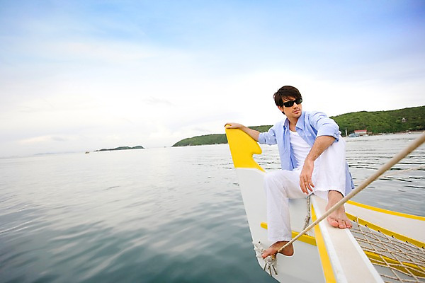 포토 JPG 주간 전신 서양인 구름 모델 해외기획촬영 남자 여유 바다 섬 해외여행 여행 포즈 기획촬영 2009년태국 셔츠 요트 파타야 태국 하늘 휴가 휴식 한명 사람 앉기 20대 성인 야외 여름 여름휴가 바캉스 선글라스 흰바지 남자만 남자한명만 성인남자만 청년만 청년남자만 청년남자한명만 성인한명만 성인남자한명만 성인만 국내포토 자연요소 외국인 1 해외 계절 감정 아시아 안경 컨셉 상의 배_교통 바지 모션 청년 파일형식 여름_계절