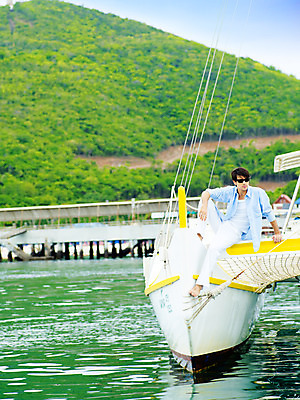 포토 JPG 주간 전신 서양인 구름 모델 해외기획촬영 남자 여유 바다 섬 해외여행 여행 포즈 기획촬영 2009년태국 셔츠 요트 파타야 태국 하늘 휴가 휴식 한명 사람 앉기 20대 성인 야외 여름 여름휴가 바캉스 선글라스 흰바지 남자만 남자한명만 성인남자만 청년만 청년남자만 청년남자한명만 성인한명만 성인남자한명만 성인만 국내포토 자연요소 외국인 1 해외 계절 감정 아시아 안경 컨셉 상의 배_교통 바지 모션 청년 파일형식 여름_계절