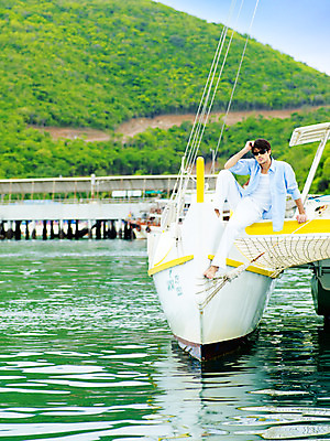 포토 JPG 주간 전신 서양인 구름 모델 해외기획촬영 남자 여유 바다 섬 해외여행 여행 포즈 기획촬영 2009년태국 셔츠 요트 파타야 태국 하늘 휴가 휴식 한명 사람 앉기 20대 성인 야외 여름 여름휴가 바캉스 선글라스 흰바지 남자만 남자한명만 성인남자만 청년만 청년남자만 청년남자한명만 성인한명만 성인남자한명만 성인만 국내포토 자연요소 외국인 1 해외 계절 감정 아시아 안경 컨셉 상의 배_교통 바지 모션 청년 파일형식 여름_계절