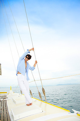 포토 JPG 주간 전신 서양인 구름 모델 해외기획촬영 남자 바다 해외여행 여행 포즈 기획촬영 2009년태국 셔츠 요트 파타야 태국 하늘 휴가 휴식 한명 서기 사람 손짓 20대 성인 야외 여름 여름휴가 바캉스 선글라스 흰바지 남자만 남자한명만 성인남자만 청년만 청년남자만 청년남자한명만 성인한명만 성인남자한명만 성인만 국내포토 자연요소 외국인 1 해외 계절 아시아 안경 컨셉 상의 배_교통 바지 모션 청년 파일형식 여름_계절