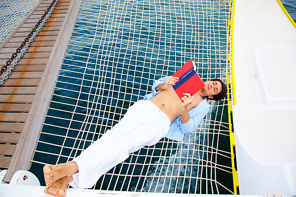 포토 JPG 주간 전신 서양인 구름 모델 해외기획촬영 남자 바다 해외여행 여행 포즈 기획촬영 2009년태국 셔츠 요트 파타야 태국 하늘 휴가 휴식 한명 사람 20대 성인 야외 책 여름 여름휴가 바캉스 눕기 독서 그물 흰바지 남자만 남자한명만 성인남자만 청년만 청년남자만 청년남자한명만 성인한명만 성인남자한명만 성인만 국내포토 자연요소 외국인 1 해외 계절 아시아 컨셉 상의 배_교통 바지 모션 청년 파일형식 여름_계절