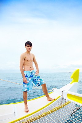 포토 JPG 주간 전신 서양인 구름 모델 해외기획촬영 남자 수영복 바다 해외여행 여행 포즈 기획촬영 2009년태국 요트 파타야 태국 하늘 휴가 휴식 한명 서기 사람 20대 성인 야외 여름 여름휴가 바캉스 남자만 남자한명만 성인남자만 청년만 청년남자만 청년남자한명만 성인한명만 성인남자한명만 성인만 국내포토 자연요소 외국인 1 해외 옷 계절 아시아 컨셉 배_교통 모션 청년 파일형식 여름_계절