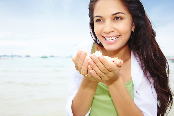 포토 JPG 주간 서양인 구름 모델 해외기획촬영 여자 물결 파도 바다 해외여행 여행 기획촬영 2009년태국 셔츠 반바지 파타야 태국 하늘 휴가 휴식 산호섬 한명 서기 미소 웃음 사람 손짓 상반신 20대 성인 해변 야외 여름 여름휴가 바캉스 듣기 벨트 소라 손모양 여자만 여자한명만 성인여자만 청년만 청년여자만 성인한명만 청년여자한명만 성인여자한명만 성인만 국내포토 자연요소 모양 외국인 1 해외 잡화 계절 아시아 섬 컨셉 상의 바지 모션 어패류 표정 청년 파일형식 손_신체부위 여름_계절