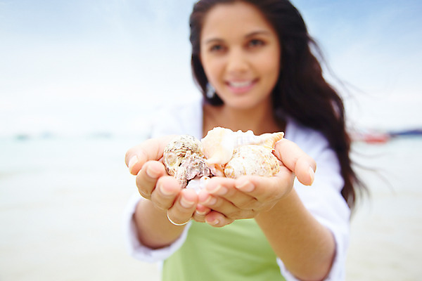 포토 JPG 주간 서양인 구름 모델 해외기획촬영 여자 물결 파도 바다 해외여행 여행 기획촬영 2009년태국 셔츠 반바지 파타야 태국 하늘 휴가 휴식 산호섬 한명 서기 미소 웃음 사람 손짓 상반신 20대 성인 해변 야외 여름 여름휴가 바캉스 듣기 벨트 소라 손모양 여자만 여자한명만 성인여자만 청년만 청년여자만 성인한명만 청년여자한명만 성인여자한명만 성인만 국내포토 자연요소 모양 외국인 1 해외 잡화 계절 아시아 섬 컨셉 상의 바지 모션 어패류 표정 청년 파일형식 손_신체부위 여름_계절