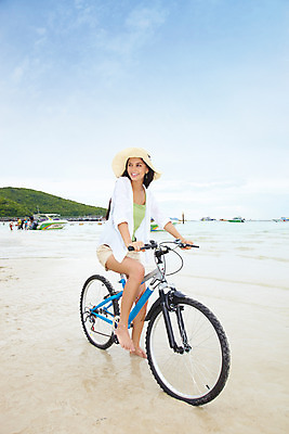 포토 JPG 주간 전신 서양인 구름 모델 해외기획촬영 모자 여자 물결 육상교통 파도 바다 해외여행 여행 기획촬영 2009년태국 교통 셔츠 요트 반바지 파타야 태국 하늘 레저 휴가 휴식 산호섬 한명 미소 웃음 사람 20대 성인 해변 야외 여름 여름휴가 바캉스 모래사장 자전거 벨트 수상스포츠 선박 여자만 여자한명만 성인여자만 청년만 청년여자만 성인한명만 청년여자한명만 성인여자한명만 성인만 국내포토 자연요소 외국인 1 해외 잡화 계절 아시아 교통수단 스포츠 섬 컨셉 수상교통 상의 배_교통 바지 표정 청년 바이크 파일형식 여름_계절
