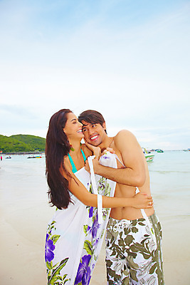 포토 JPG 주간 서양인 구름 모델 해외기획촬영 커플 여자 남자 수영복 물결 파도 바다 해외여행 여행 포즈 기획촬영 2009년태국 포옹 파타야 태국 하늘 휴가 휴식 산호섬 서기 미소 웃음 사람 상반신 해변 야외 두명 여름 여름휴가 바캉스 모래사장 천 랩스커트 국내포토 자연요소 외국인 해외 옷 계절 아시아 섬 컨셉 관계 안기 모션 표정 치마 직물 파일형식 여름_계절