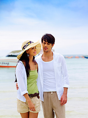 포토 JPG 주간 서양인 구름 모델 해외기획촬영 모자 커플 여자 남자 물결 파도 바다 해외여행 여행 포즈 기획촬영 2009년태국 셔츠 요트 반바지 파타야 태국 하늘 휴가 휴식 산호섬 서기 사람 상반신 해변 야외 두명 여름 여름휴가 바캉스 귀걸이 벨트 선박 국내포토 자연요소 외국인 해외 잡화 계절 아시아 섬 컨셉 수상교통 상의 배_교통 장신구 바지 관계 모션 파일형식 여름_계절