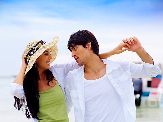 포토 JPG 주간 서양인 구름 모델 해외기획촬영 모자 커플 여자 남자 바다 해외여행 여행 포즈 기획촬영 2009년태국 셔츠 요트 반바지 파타야 태국 하늘 어깨동무 휴가 휴식 산호섬 서기 미소 웃음 사람 상반신 해변 야외 두명 여름 여름휴가 바캉스 마주보기 벨트 선박 국내포토 자연요소 외국인 해외 잡화 계절 아시아 섬 컨셉 수상교통 상의 배_교통 바지 관계 모션 표정 파일형식 여름_계절