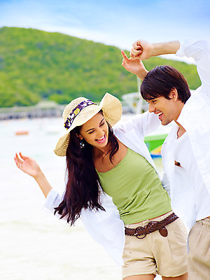 포토 JPG 주간 서양인 구름 모델 해외기획촬영 모자 커플 여자 남자 바다 해외여행 여행 포즈 기획촬영 2009년태국 셔츠 반바지 파타야 태국 하늘 휴가 휴식 산 산호섬 서기 미소 웃음 사람 상반신 해변 야외 두명 여름 여름휴가 바캉스 벨트 국내포토 자연요소 외국인 해외 잡화 계절 아시아 섬 컨셉 상의 바지 관계 모션 표정 파일형식 여름_계절