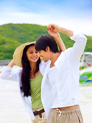 포토 JPG 주간 서양인 구름 모델 해외기획촬영 모자 커플 여자 남자 바다 해외여행 여행 포즈 기획촬영 2009년태국 셔츠 반바지 파타야 태국 하늘 어깨동무 휴가 휴식 산 산호섬 서기 미소 웃음 사람 상반신 해변 야외 두명 여름 여름휴가 바캉스 벨트 국내포토 자연요소 외국인 해외 잡화 계절 아시아 섬 컨셉 상의 바지 관계 모션 표정 파일형식 여름_계절