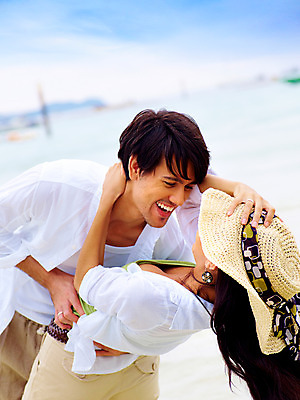 포토 JPG 주간 서양인 구름 모델 해외기획촬영 모자 커플 여자 남자 바다 해외여행 여행 포즈 기획촬영 2009년태국 셔츠 반바지 포옹 파타야 태국 하늘 휴가 휴식 산호섬 미소 웃음 사람 상반신 해변 야외 두명 여름 여름휴가 바캉스 귀걸이 벨트 국내포토 자연요소 외국인 해외 잡화 계절 아시아 섬 컨셉 상의 장신구 바지 관계 안기 표정 파일형식 여름_계절