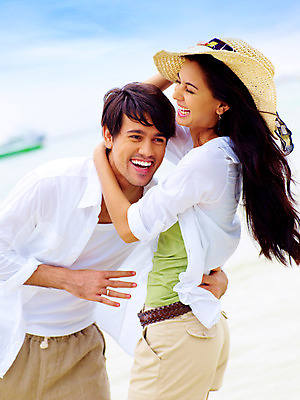 포토 JPG 주간 서양인 구름 모델 해외기획촬영 모자 커플 여자 남자 바다 해외여행 여행 포즈 기획촬영 2009년태국 셔츠 반바지 포옹 파타야 태국 하늘 휴가 휴식 산호섬 미소 웃음 사람 상반신 해변 야외 두명 여름 여름휴가 바캉스 벨트 국내포토 자연요소 외국인 해외 잡화 계절 아시아 섬 컨셉 상의 바지 관계 안기 표정 파일형식 여름_계절