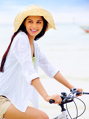 포토 JPG 주간 서양인 구름 모델 해외기획촬영 모자 여자 바다 해외여행 여행 기획촬영 2009년태국 셔츠 반바지 파타야 태국 하늘 레저 휴가 휴식 산호섬 한명 미소 웃음 사람 상반신 20대 성인 해변 야외 여름 여름휴가 바캉스 자전거 수상스포츠 여자만 여자한명만 성인여자만 청년만 청년여자만 성인한명만 청년여자한명만 성인여자한명만 성인만 국내포토 자연요소 외국인 1 해외 잡화 계절 아시아 스포츠 섬 컨셉 상의 바지 표정 청년 바이크 파일형식 여름_계절