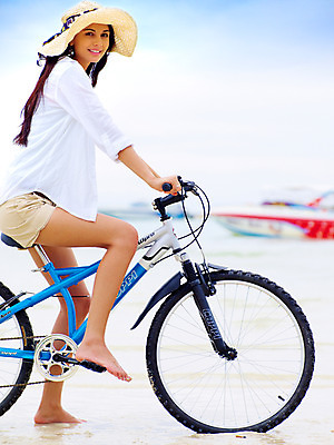 포토 JPG 주간 전신 서양인 구름 모델 해외기획촬영 모자 여자 육상교통 바다 해외여행 여행 기획촬영 2009년태국 교통 셔츠 반바지 파타야 태국 하늘 레저 휴가 휴식 산호섬 한명 미소 웃음 사람 20대 성인 해변 야외 여름 여름휴가 바캉스 모래사장 자전거 수상스포츠 여자만 여자한명만 성인여자만 청년만 청년여자만 성인한명만 청년여자한명만 성인여자한명만 성인만 국내포토 자연요소 외국인 1 해외 잡화 계절 아시아 교통수단 스포츠 섬 컨셉 상의 바지 표정 청년 바이크 파일형식 여름_계절