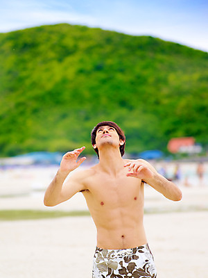 포토 JPG 주간 서양인 모델 해외기획촬영 남자 수영복 바다 해외여행 여행 기획촬영 2009년태국 파타야 태국 레저 휴가 휴식 산 산호섬 한명 서기 사람 상반신 20대 성인 해변 야외 여름 여름휴가 바캉스 모래사장 수상스포츠 공놀이 남자만 남자한명만 성인남자만 청년만 청년남자만 청년남자한명만 성인한명만 성인남자한명만 성인만 국내포토 자연요소 외국인 1 해외 옷 계절 아시아 스포츠 섬 컨셉 공 모션 놀이 청년 파일형식 여름_계절