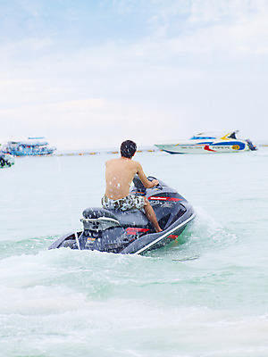 포토 JPG 주간 전신 서양인 구름 모델 해외기획촬영 남자 수영복 물결 파도 바다 해외여행 여행 기획촬영 2009년태국 파타야 태국 하늘 레저 휴가 휴식 산호섬 한명 사람 앉기 20대 성인 해변 야외 뒷모습 여름 여름휴가 바캉스 수상스포츠 제트스키 남자만 남자한명만 성인남자만 청년만 청년남자만 청년남자한명만 성인한명만 성인남자한명만 성인만 국내포토 자연요소 외국인 1 해외 옷 계절 아시아 스포츠 뷰포인트 섬 컨셉 모션 청년 파일형식 여름_계절