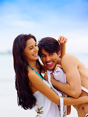 포토 JPG 주간 서양인 구름 모델 해외기획촬영 커플 여자 남자 수영복 바다 해외여행 여행 포즈 기획촬영 2009년태국 장난 포옹 파타야 태국 하늘 휴가 휴식 산호섬 서기 미소 웃음 사람 상반신 해변 야외 두명 여름 여름휴가 바캉스 비키니 천 랩스커트 국내포토 자연요소 외국인 해외 옷 계절 아시아 섬 컨셉 관계 안기 모션 표정 치마 직물 파일형식 여름_계절