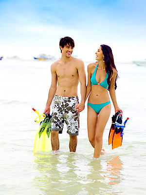 포토 JPG 주간 전신 서양인 구름 모델 해외기획촬영 커플 여자 남자 수영복 물결 파도 바다 해외여행 여행 포즈 기획촬영 2009년태국 요트 파타야 태국 하늘 레저 휴가 휴식 산호섬 미소 웃음 사람 해변 야외 두명 여름 여름휴가 바캉스 비키니 걷기 수상스포츠 스노클링 호흡기관 물안경 오리발 선박 국내포토 자연요소 외국인 해외 옷 계절 아시아 스포츠 섬 컨셉 수상교통 배_교통 관계 모션 표정 장기_의학 수영용품 파일형식 여름_계절