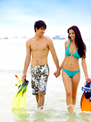 포토 JPG 주간 전신 서양인 구름 모델 해외기획촬영 커플 여자 남자 수영복 물결 파도 바다 해외여행 여행 포즈 기획촬영 2009년태국 요트 파타야 태국 하늘 레저 휴가 휴식 산호섬 미소 웃음 사람 해변 야외 두명 여름 여름휴가 바캉스 비키니 걷기 수상스포츠 스노클링 호흡기관 물안경 오리발 선박 국내포토 자연요소 외국인 해외 옷 계절 아시아 스포츠 섬 컨셉 수상교통 배_교통 관계 모션 표정 장기_의학 수영용품 파일형식 여름_계절