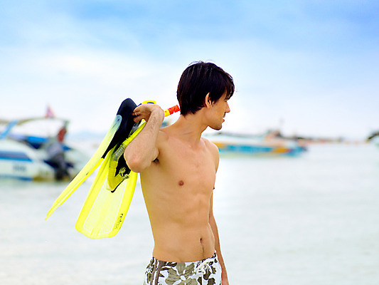 포토 JPG 주간 서양인 구름 모델 해외기획촬영 남자 수영복 바다 해외여행 여행 기획촬영 2009년태국 요트 파타야 태국 하늘 레저 휴가 휴식 산호섬 한명 서기 사람 상반신 20대 성인 해변 야외 여름 여름휴가 바캉스 수상스포츠 스노클링 물안경 오리발 선박 남자만 남자한명만 성인남자만 청년만 청년남자만 청년남자한명만 성인한명만 성인남자한명만 성인만 국내포토 자연요소 외국인 1 해외 옷 계절 아시아 스포츠 섬 컨셉 수상교통 배_교통 모션 청년 수영용품 파일형식 여름_계절