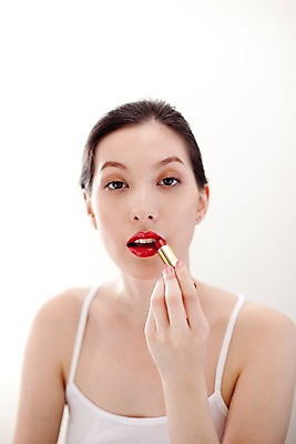 포토 JPG 서양인 모델 해외기획촬영 여자 여유 얼굴 포즈 기획촬영 2009년태국 휴식 실내 한명 사람 근접촬영 상반신 20대 성인 라이프 신체부위 민소매 화장 뷰티 화장품 립스틱 화장용품 립메이크업 여자만 여자한명만 성인여자만 청년만 청년여자만 성인한명만 청년여자한명만 성인여자한명만 성인만 국내포토 외국인 1 감정 뷰포인트 컨셉 상의 청년 내부 생활 미용용품 파일형식