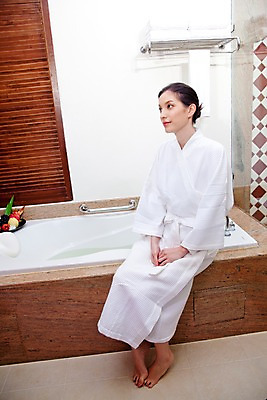 포토 JPG 전신 서양인 모델 해외기획촬영 여자 여유 포즈 기획촬영 2009년태국 휴식 욕조 실내 한명 사람 20대 성인 라이프 뷰티 스파 욕실 가운 목욕가운 화장실 여자만 여자한명만 성인여자만 청년만 청년여자만 성인한명만 청년여자한명만 성인여자한명만 성인만 국내포토 외국인 1 옷 감정 컨셉 청년 내부 생활 파일형식