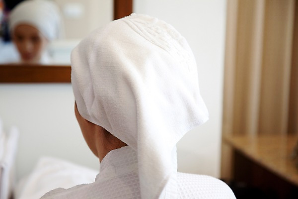 포토 JPG 서양인 모델 해외기획촬영 여자 여유 포즈 기획촬영 2009년태국 휴식 실내 한명 사람 상반신 20대 성인 라이프 뒷모습 수건 뷰티 스파 욕실 화장실 여자만 여자한명만 성인여자만 청년만 청년여자만 성인한명만 청년여자한명만 성인여자한명만 성인만 국내포토 외국인 1 감정 뷰포인트 컨셉 청년 내부 생활 위생용품 파일형식