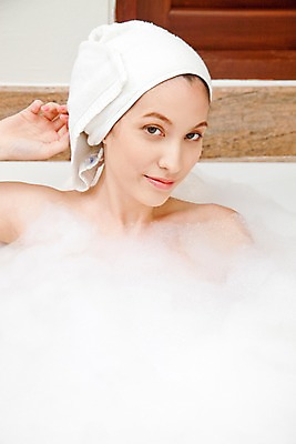 포토 JPG 서양인 모델 해외기획촬영 여자 여유 얼굴 포즈 기획촬영 2009년태국 휴식 욕조 실내 한명 사람 근접촬영 상반신 20대 성인 라이프 신체부위 수건 뷰티 스파 목욕 거품 욕실 화장실 여자만 여자한명만 성인여자만 청년만 청년여자만 성인한명만 청년여자한명만 성인여자한명만 성인만 국내포토 외국인 1 감정 뷰포인트 컨셉 청년 내부 생활 위생용품 청결 파일형식