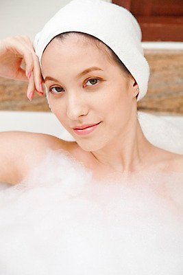 포토 JPG 서양인 모델 해외기획촬영 여자 여유 얼굴 포즈 기획촬영 2009년태국 휴식 욕조 실내 한명 사람 근접촬영 상반신 20대 성인 라이프 신체부위 수건 뷰티 스파 목욕 거품 욕실 화장실 여자만 여자한명만 성인여자만 청년만 청년여자만 성인한명만 청년여자한명만 성인여자한명만 성인만 국내포토 외국인 1 감정 뷰포인트 컨셉 청년 내부 생활 위생용품 청결 파일형식