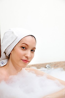 포토 JPG 서양인 모델 해외기획촬영 여자 여유 얼굴 포즈 기획촬영 2009년태국 휴식 욕조 실내 한명 사람 근접촬영 상반신 20대 성인 라이프 신체부위 수건 뷰티 스파 목욕 거품 욕실 화장실 여자만 여자한명만 성인여자만 청년만 청년여자만 성인한명만 청년여자한명만 성인여자한명만 성인만 국내포토 외국인 1 감정 뷰포인트 컨셉 청년 내부 생활 위생용품 청결 파일형식