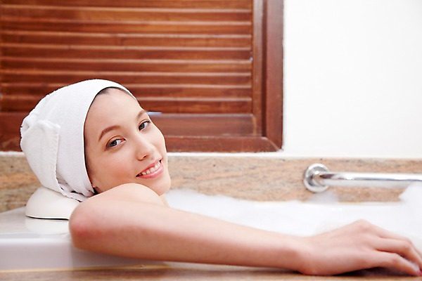 포토 JPG 서양인 모델 해외기획촬영 여자 여유 얼굴 포즈 기획촬영 2009년태국 휴식 욕조 실내 한명 사람 근접촬영 상반신 20대 성인 라이프 신체부위 수건 뷰티 스파 목욕 거품 욕실 화장실 여자만 여자한명만 성인여자만 청년만 청년여자만 성인한명만 청년여자한명만 성인여자한명만 성인만 국내포토 외국인 1 감정 뷰포인트 컨셉 청년 내부 생활 위생용품 청결 파일형식