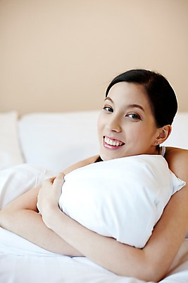 포토 JPG 서양인 모델 해외기획촬영 웰빙 여자 여유 얼굴 엎드리기 포즈 기획촬영 2009년태국 베개 휴식 실내 한명 미소 웃음 사람 근접촬영 상반신 20대 성인 라이프 신체부위 민소매 뷰티 침실 침대 여자만 여자한명만 성인여자만 청년만 청년여자만 성인한명만 청년여자한명만 성인여자한명만 성인만 국내포토 외국인 1 감정 뷰포인트 가구 컨셉 상의 침구 모션 표정 청년 내부 생활 파일형식