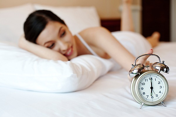 포토 JPG 서양인 모델 해외기획촬영 웰빙 여자 여유 얼굴 엎드리기 시계 포즈 기획촬영 2009년태국 베개 휴식 실내 한명 사람 근접촬영 상반신 20대 성인 라이프 신체부위 민소매 뷰티 침실 자명종 침대 여자만 여자한명만 성인여자만 청년만 청년여자만 성인한명만 청년여자한명만 성인여자한명만 성인만 국내포토 외국인 1 감정 뷰포인트 가구 컨셉 상의 침구 모션 청년 내부 생활 알람 파일형식