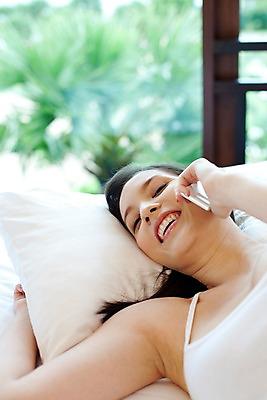 포토 JPG 주간 서양인 모델 해외기획촬영 웰빙 여자 여유 과학 포즈 기획촬영 2009년태국 창문 베개 휴식 정보통신 실내 한명 미소 웃음 사람 상반신 20대 성인 라이프 스마트폰 민소매 눕기 뷰티 통신기기 침실 침대 통화 여자만 여자한명만 성인여자만 청년만 청년여자만 성인한명만 청년여자한명만 성인여자한명만 성인만 국내포토 자연요소 외국인 1 감정 가구 컨셉 상의 통신 침구 모션 표정 청년 내부 생활 핸드폰 스마트기기 기계 정보 파일형식