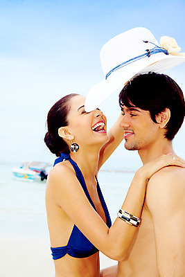 포토 JPG 주간 서양인 모델 해외기획촬영 모자 커플 여자 남자 수영복 여유 바다 해외여행 여행 포즈 기획촬영 2009년태국 팔찌 포옹 파타야 태국 하늘 휴가 휴식 산호섬 서기 미소 웃음 사람 상반신 취미 해변 야외 두명 여름 여름휴가 바캉스 비키니 모래사장 귀걸이 국내포토 자연요소 외국인 해외 잡화 옷 계절 감정 아시아 섬 컨셉 장신구 관계 안기 모션 표정 파일형식 여름_계절