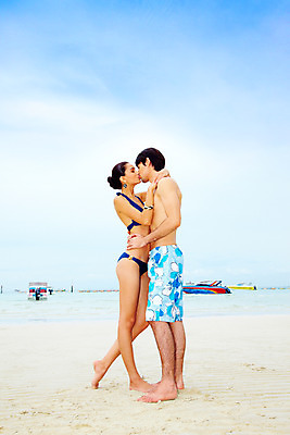 포토 JPG 주간 전신 서양인 모델 해외기획촬영 커플 여자 남자 수영복 여유 바다 해외여행 여행 포즈 기획촬영 2009년태국 요트 팔찌 포옹 파타야 태국 하늘 휴가 휴식 키스 산호섬 서기 사람 취미 해변 야외 두명 여름 여름휴가 바캉스 비키니 귀걸이 선박 국내포토 자연요소 외국인 해외 옷 계절 감정 아시아 섬 컨셉 수상교통 배_교통 장신구 관계 안기 모션 애정표현 파일형식 여름_계절