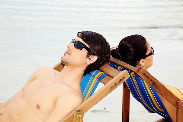 포토 JPG 주간 서양인 모델 해외기획촬영 커플 여자 남자 수영복 여유 바다 해외여행 여행 포즈 기획촬영 2009년태국 의자 파타야 태국 휴가 휴식 산호섬 사람 앉기 상반신 취미 해변 야외 두명 여름 여름휴가 바캉스 모래사장 선글라스 선탠 선베드 국내포토 자연요소 외국인 해외 옷 계절 감정 아시아 안경 섬 가구 컨셉 관계 모션 파일형식 여름_계절