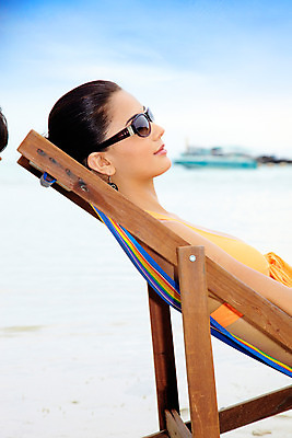 포토 JPG 주간 서양인 해외기획촬영 여자 수영복 여유 바다 해외여행 여행 기획촬영 2009년태국 의자 파타야 태국 하늘 휴가 휴식 산호섬 한명 사람 앉기 상반신 20대 성인 취미 해변 야외 옆모습 여름 여름휴가 바캉스 비키니 모래사장 선글라스 선탠 선베드 여자만 여자한명만 성인여자만 청년만 청년여자만 성인한명만 청년여자한명만 성인여자한명만 성인만 국내포토 자연요소 외국인 1 해외 옷 계절 감정 아시아 안경 뷰포인트 섬 가구 컨셉 모션 청년 파일형식 여름_계절