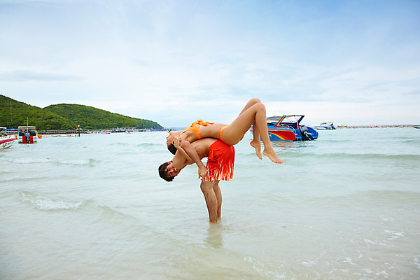 포토 JPG 주간 전신 서양인 모델 해외기획촬영 커플 여자 남자 수영복 여유 물결 파도 바다 해외여행 여행 포즈 기획촬영 2009년태국 요트 파타야 태국 하늘 휴가 휴식 산 산호섬 미소 웃음 사람 취미 해변 야외 두명 여름 여름휴가 바캉스 비키니 등배지기 국내포토 자연요소 외국인 해외 옷 계절 감정 아시아 섬 컨셉 배_교통 관계 표정 파일형식 여름_계절