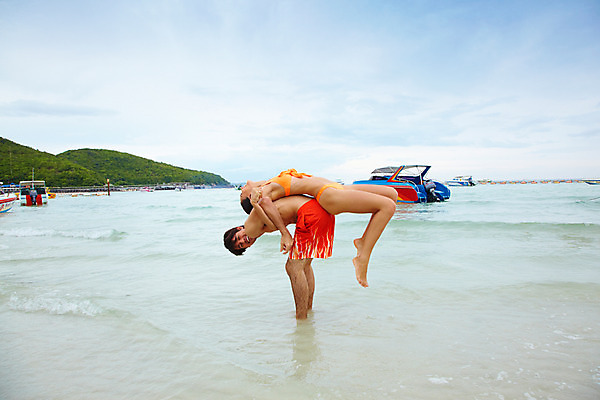 포토 JPG 주간 전신 서양인 모델 해외기획촬영 커플 여자 남자 수영복 여유 물결 파도 바다 해외여행 여행 포즈 기획촬영 2009년태국 요트 파타야 태국 하늘 휴가 휴식 산 산호섬 미소 웃음 사람 취미 해변 야외 두명 여름 여름휴가 바캉스 비키니 등배지기 국내포토 자연요소 외국인 해외 옷 계절 감정 아시아 섬 컨셉 배_교통 관계 표정 파일형식 여름_계절