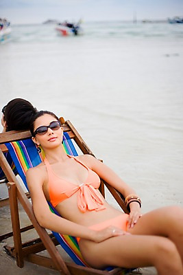 포토 JPG 주간 서양인 해외기획촬영 여자 수영복 여유 바다 해외여행 여행 기획촬영 2009년태국 의자 팔찌 파타야 태국 하늘 휴가 휴식 산호섬 한명 사람 앉기 상반신 20대 성인 취미 해변 야외 여름 여름휴가 바캉스 비키니 모래사장 선글라스 귀걸이 선탠 선베드 여자만 여자한명만 성인여자만 청년만 청년여자만 성인한명만 청년여자한명만 성인여자한명만 성인만 국내포토 자연요소 외국인 1 해외 옷 계절 감정 아시아 안경 섬 가구 컨셉 장신구 모션 청년 파일형식 여름_계절
