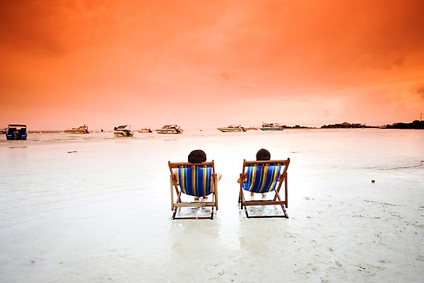 포토 JPG 주간 서양인 모델 해외기획촬영 커플 여자 남자 여유 바다 해외여행 여행 포즈 기획촬영 2009년태국 요트 의자 파타야 태국 하늘 휴가 휴식 산호섬 사람 취미 해변 야외 두명 뒷모습 여름 여름휴가 바캉스 모래사장 일몰 선베드 선박 국내포토 자연요소 외국인 해외 계절 감정 아시아 뷰포인트 섬 가구 컨셉 수상교통 배_교통 관계 노을 파일형식 여름_계절